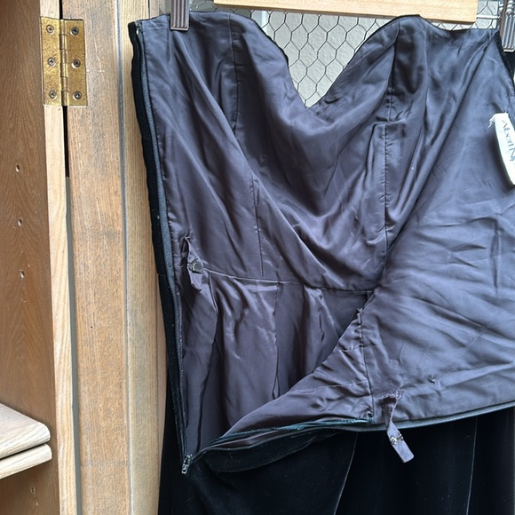 Vintage Albert Nipon Black Velvet Strapless Gown - Picture 12 of 16